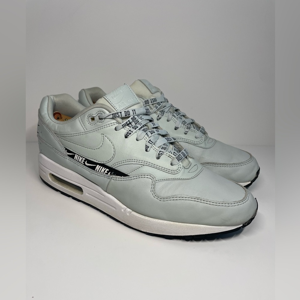 Nike Women's Athletic Shoes - Light Gray